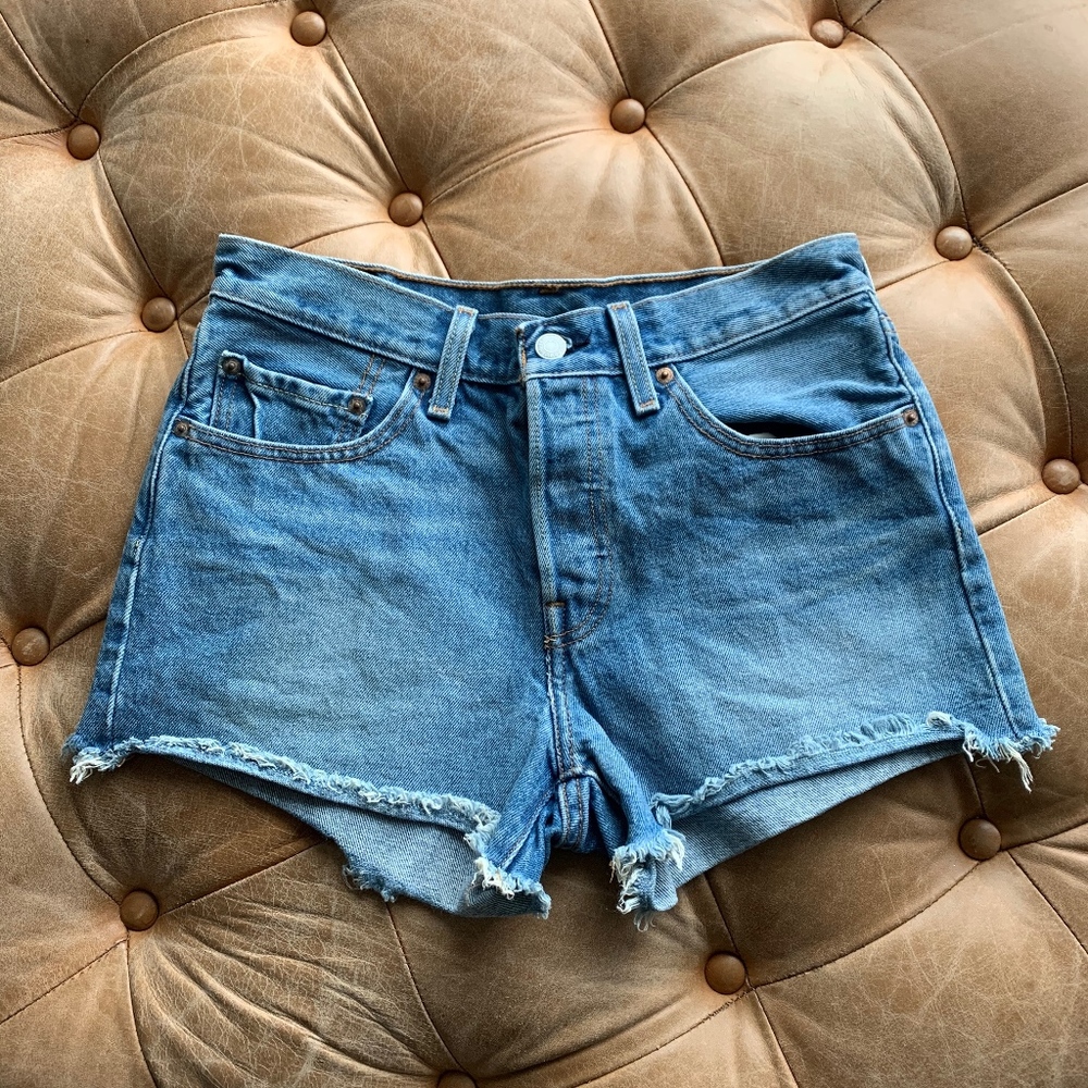 Levi's 501 Denim Shorts   Size 26